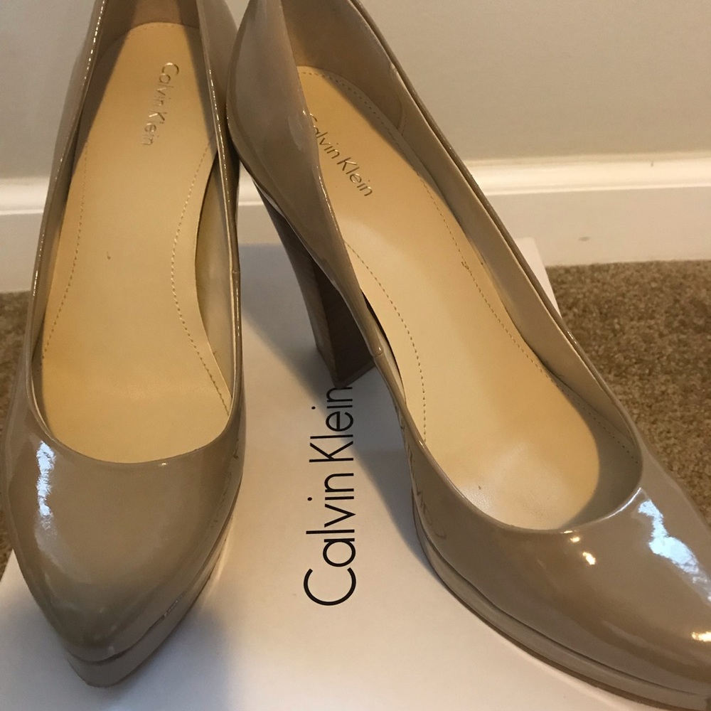 Calvin Klein rounded point platform pumps